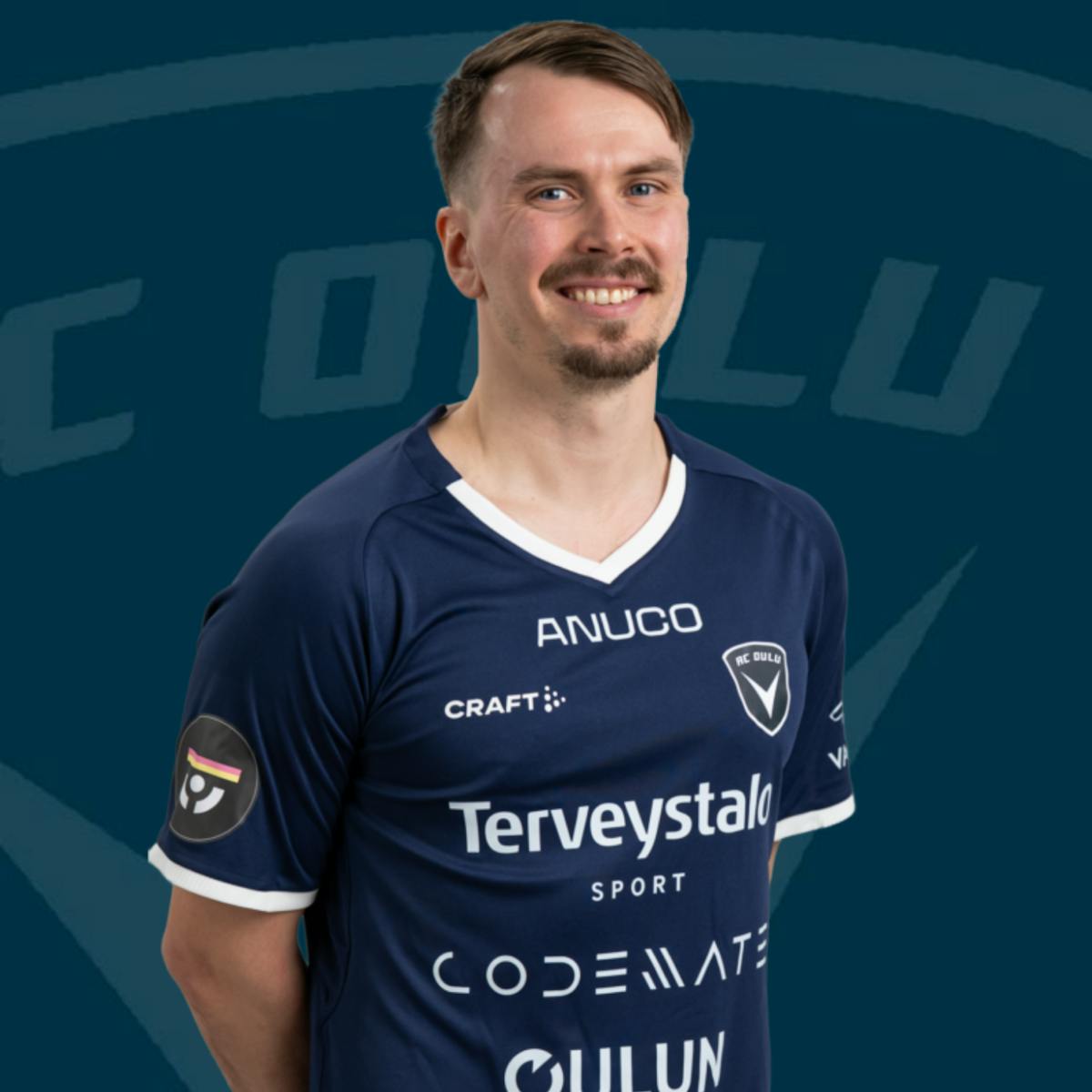 Matias Ojala palasi Ouluun ja kantaa AC Oulun paitaa ylpeydellä (Matias Ojala)
