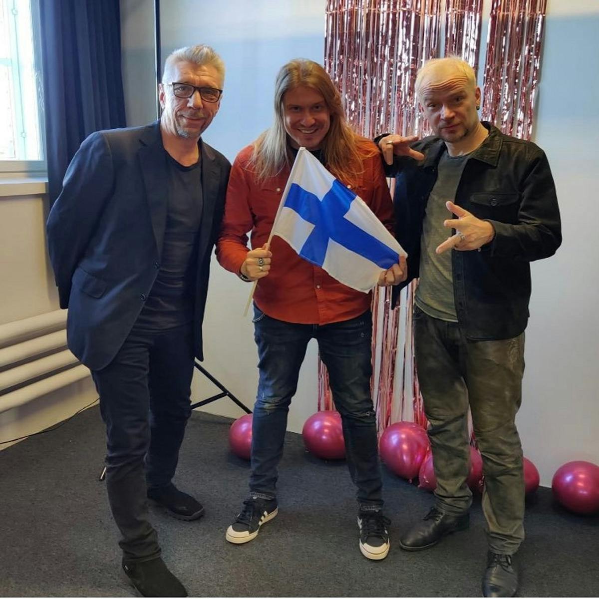 Neljä Ruusua julkaisi 1000X -albumin ja juhlii 40-vuotisjuhlavuotta! -  SuomiRockin Bäkkäri - SuomiRock
