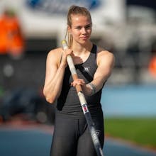 Olympiaurheilija Elina Lampela mukana Oulun yleisurheilu GP:ssä (Elina Lampela)